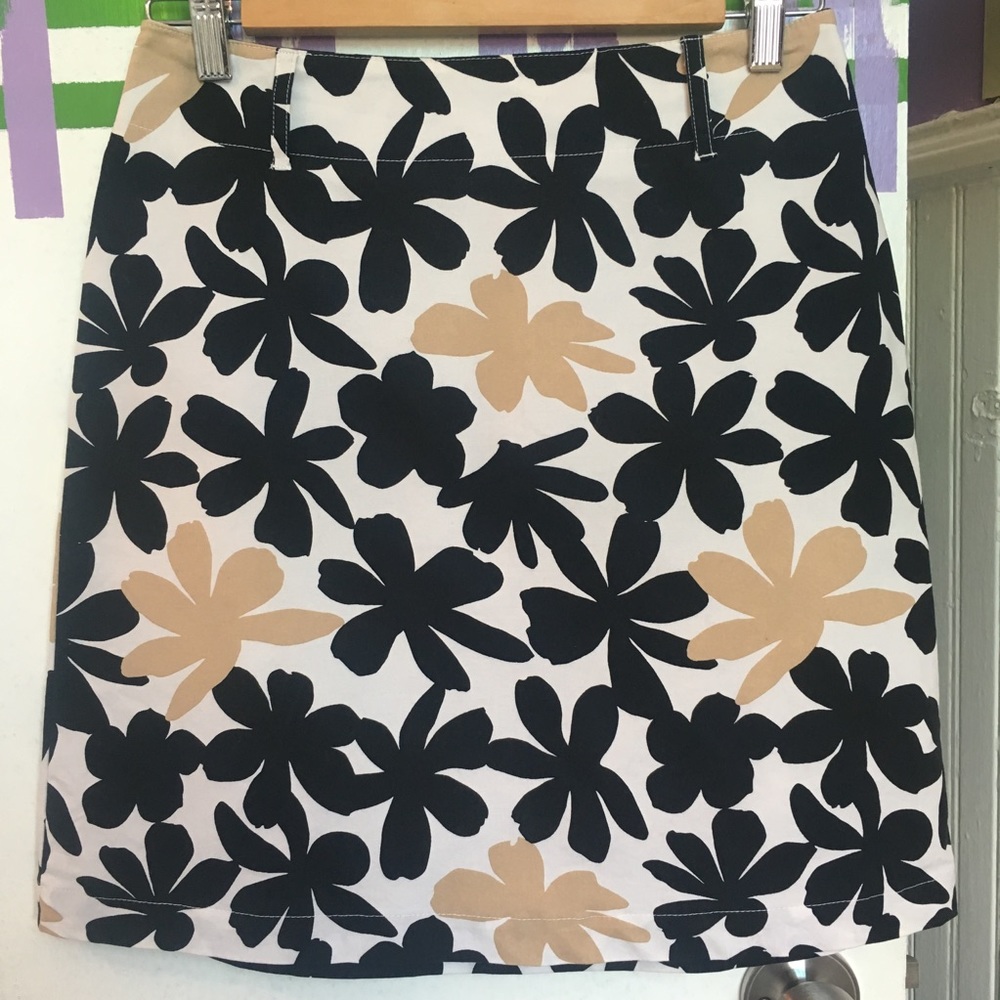 🎉HP🎉 NY&CO Bold Floral print skirt
